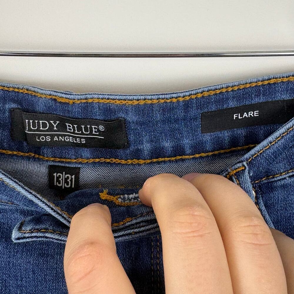 Judy Blue Flare Jeans Dark Wash Raw Hem High Waisted Quiet Luxury Chic Women 31 - Picture 4 of 7
